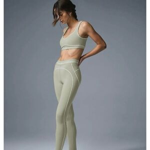 Alo Airbrush Heart Throb Bra & Legging Set NWT Limestone